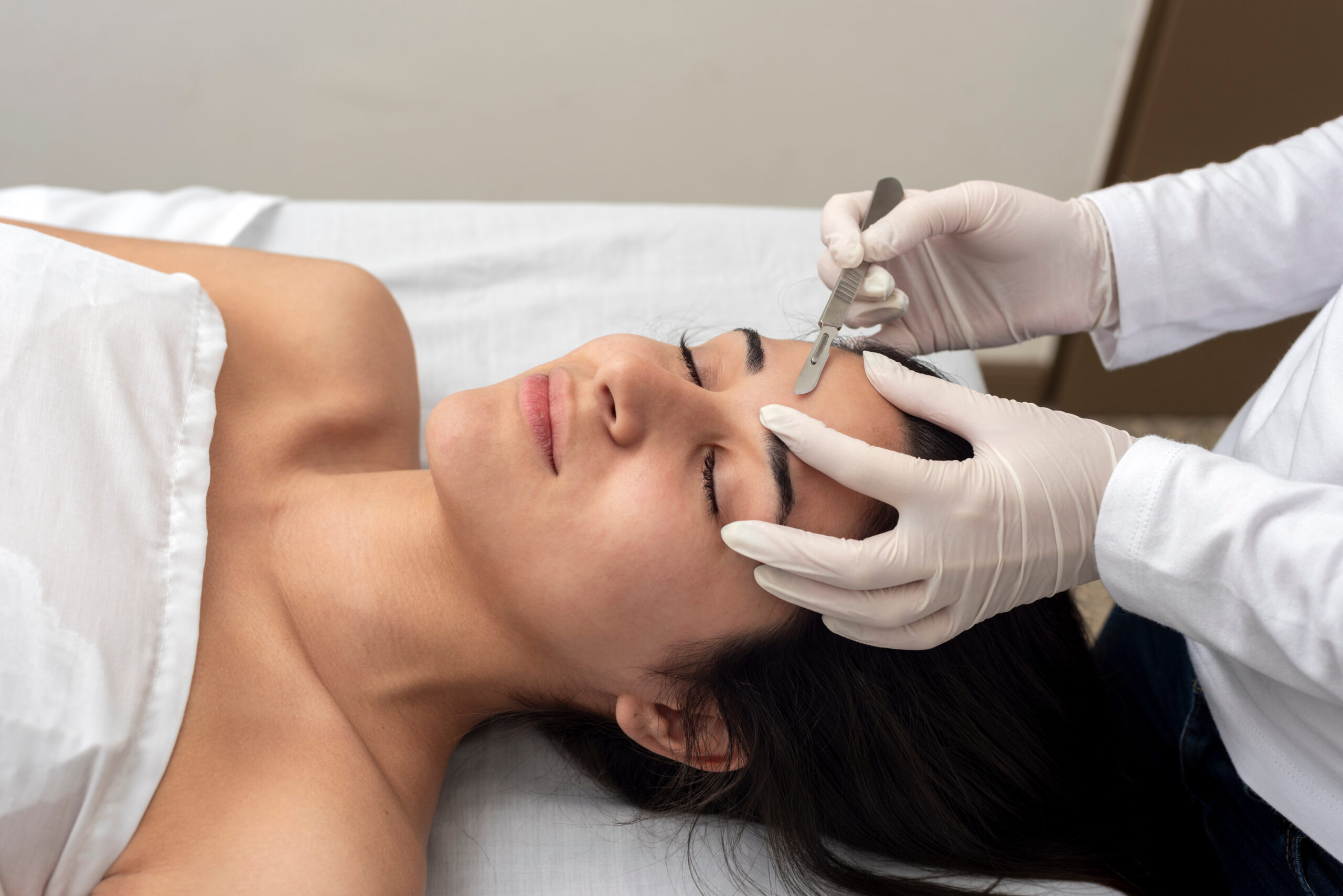 Dermaplaning skin